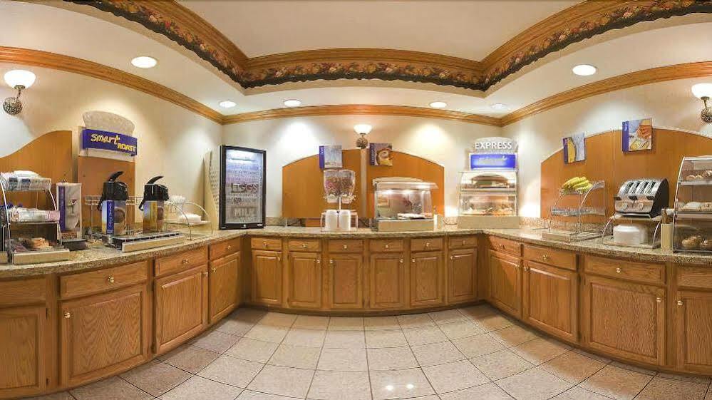 Holiday Inn Express Hotel & Suites Charlotte By Ihg Exterior foto